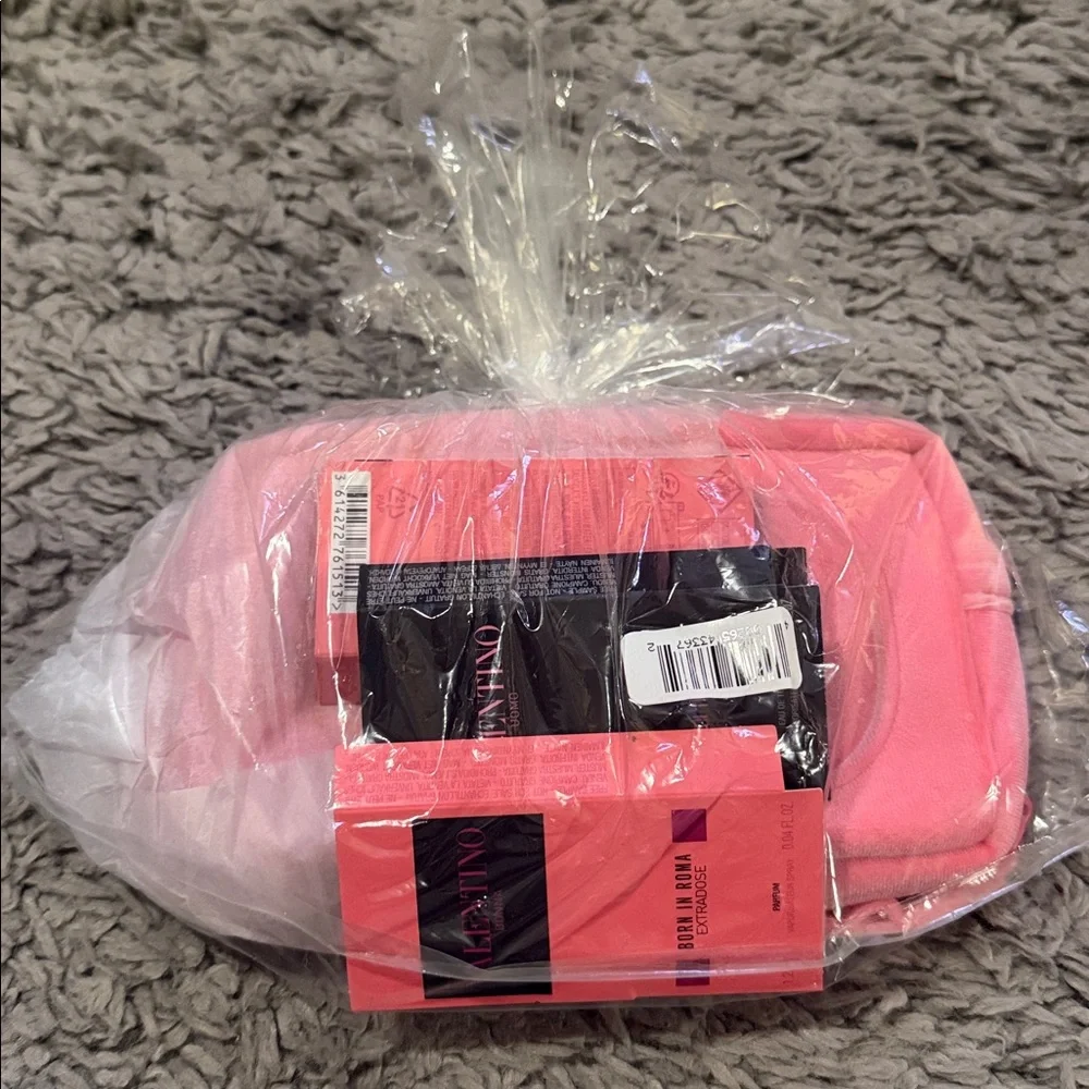 Valentino wristlet with 3 travel perfumes - Picture 2 of 3